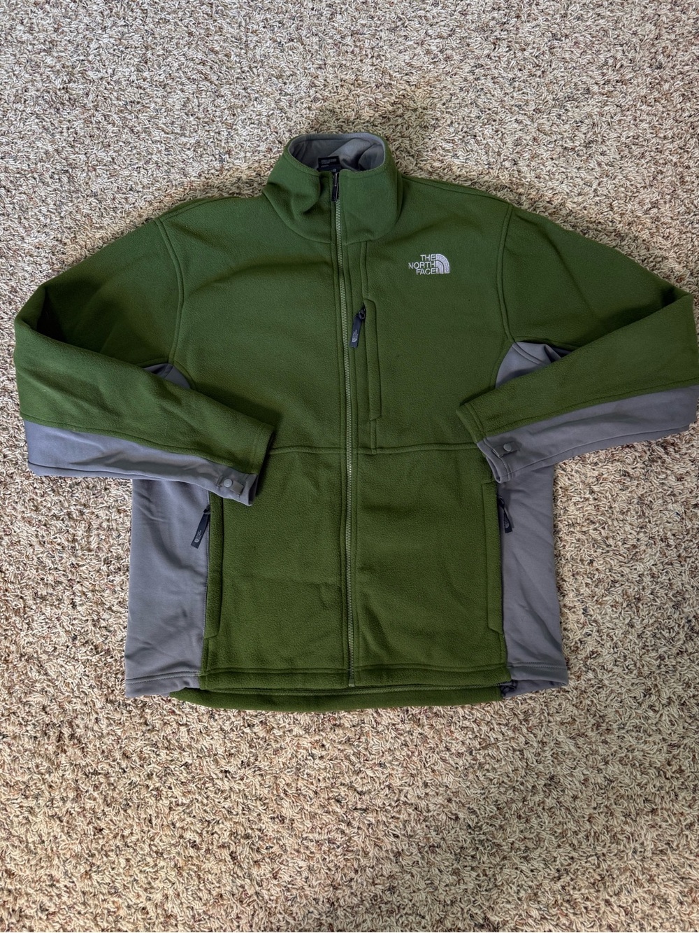 Men’s dark green Denali North Face zip up fleece jacket sz L
